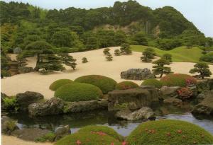 春の白砂青松庭